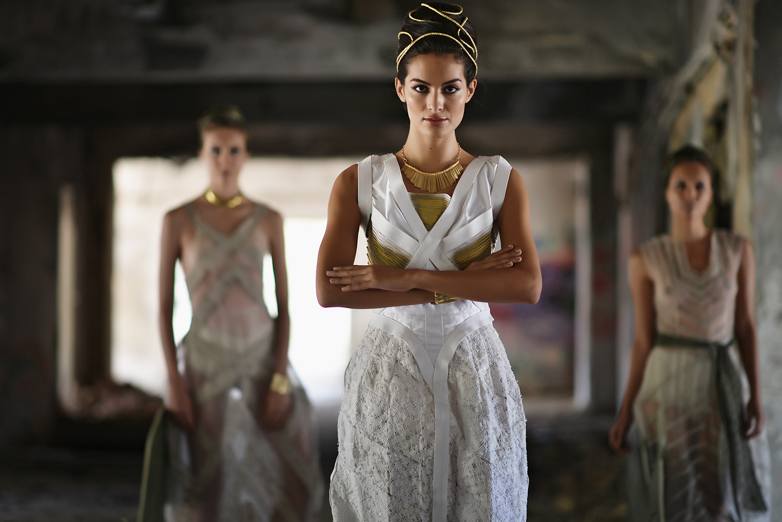 Like Isis, Egyptian queens were supposed to support their husbands and bear children. In times of crisis, they could be called upon to act on behalf of their husband or son. Some queens ruled their country temporarily while their husbands were away on military campaigns.
